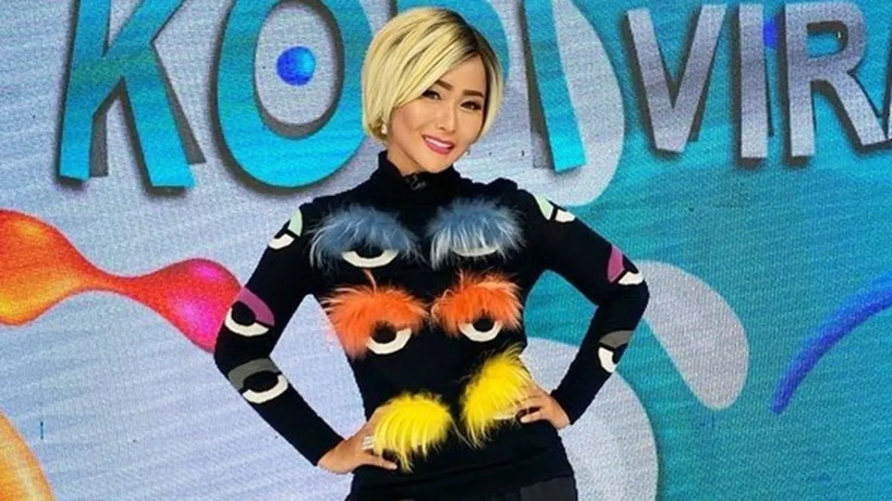 Inul Daratista Tampil Bak ABG Zaman Now, Netizen Salfok ke Sepatunya yang Mirip Rainbow Cake Inul Daratista Tampil Bak ABG Zaman Now, Netizen Salfok ke Sepatunya yang Mirip Rainbow Cake
