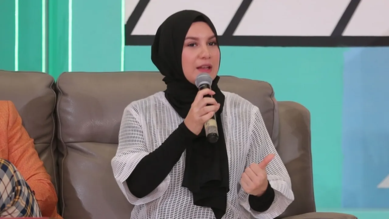 Irish Bella Berhijab, Belajar Sedikit-Sedikit dan Minta Doa