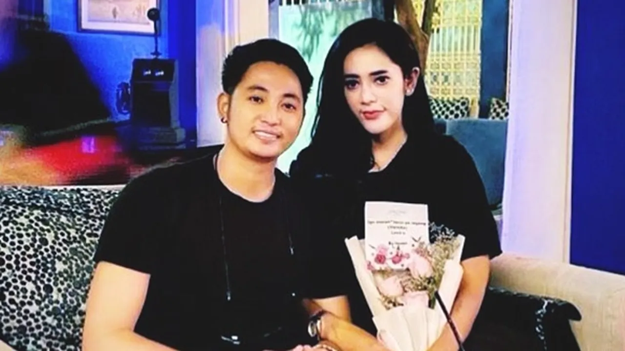 Irwan DA dan Vernita Syabila Berencana Nikah Usai Lebaran, Tunda Resepsi yang Penting 'Sah' Dulu Irwan DA dan Vernita Syabila Berencana Nikah Usai Lebaran, Tunda Resepsi yang Penting 'Sah' Dulu