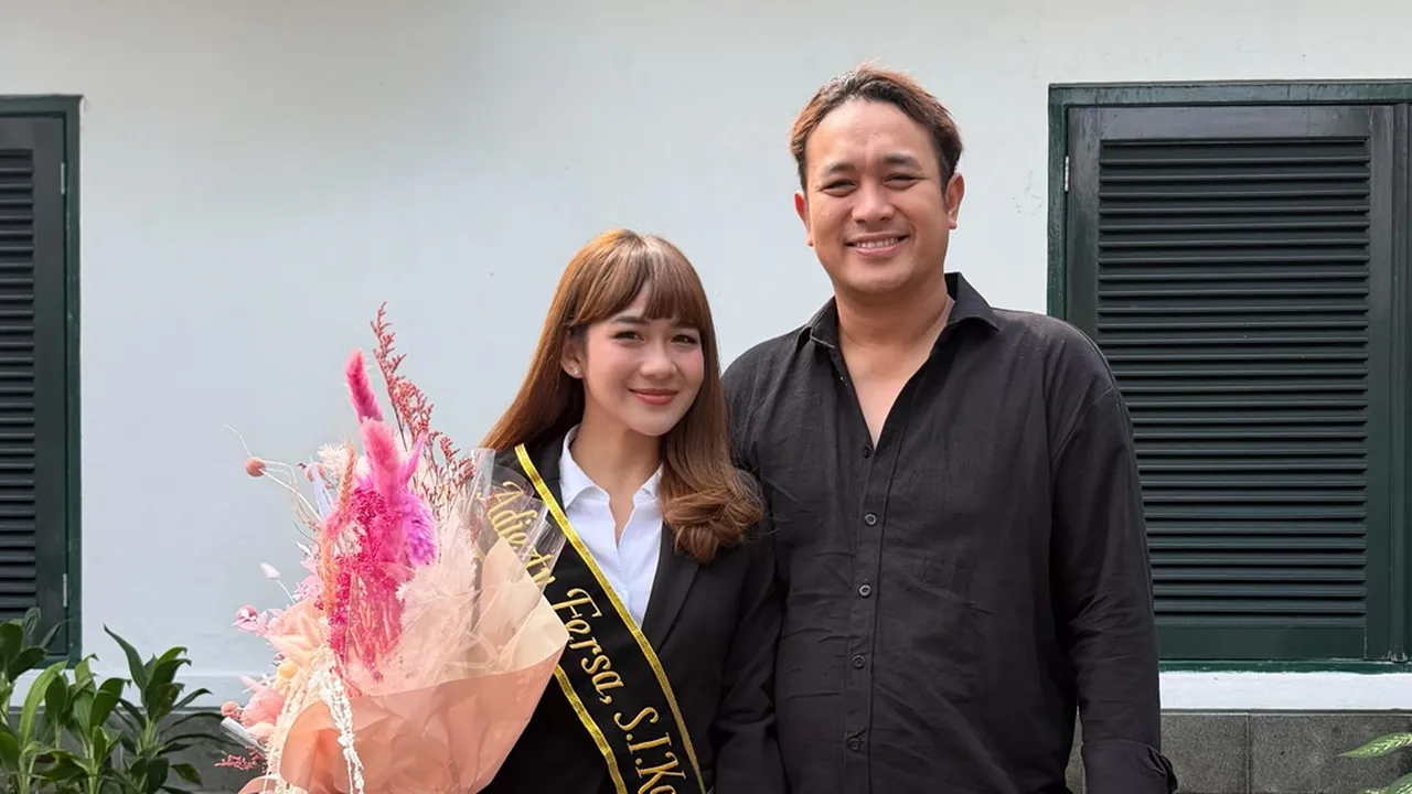Istri Gilang Dirga Lulus Sarjana setelah 18 Tahun, Bangga dengan Perjuangan Adiezty Fersa