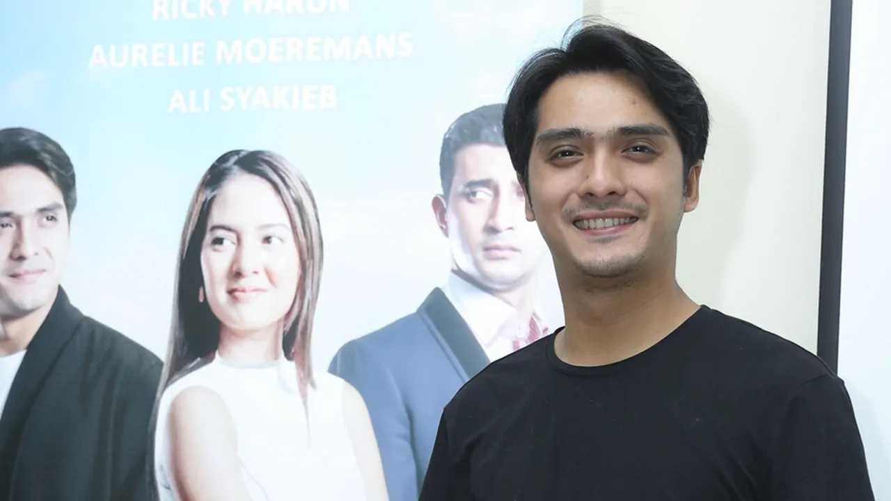 Istri Hamil Anak Ketiga, Ricky Harun Malah Syuting Stripping
