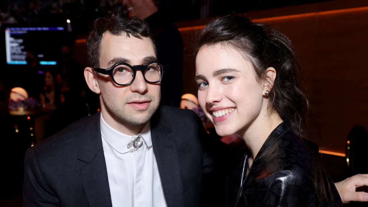 Isu Perselingkuhan di Pernikahan Margaret Qualley - Jack Antonoff Dibantah Keras