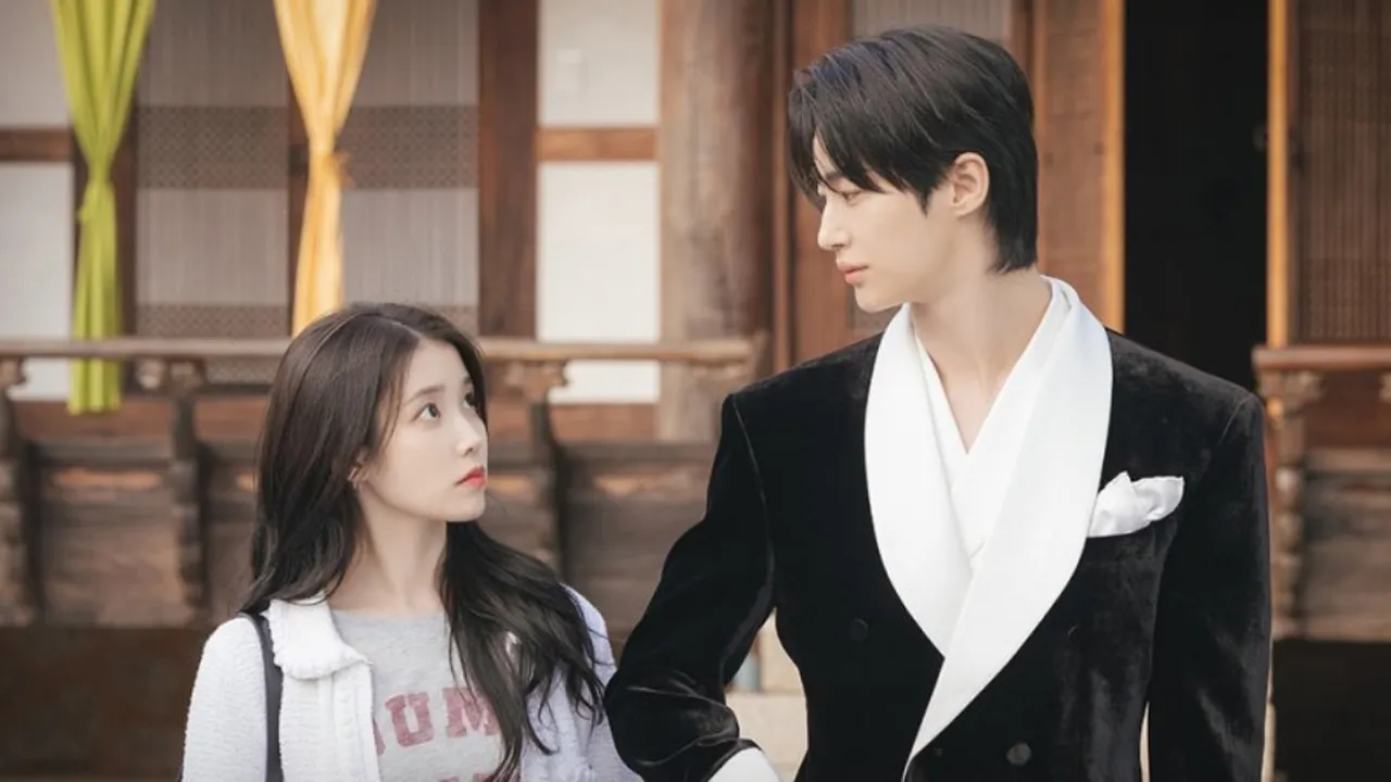 IU dan Byeon Woo Seok Serasi di Poster Perdana Drama Korea PERFECT CROWN