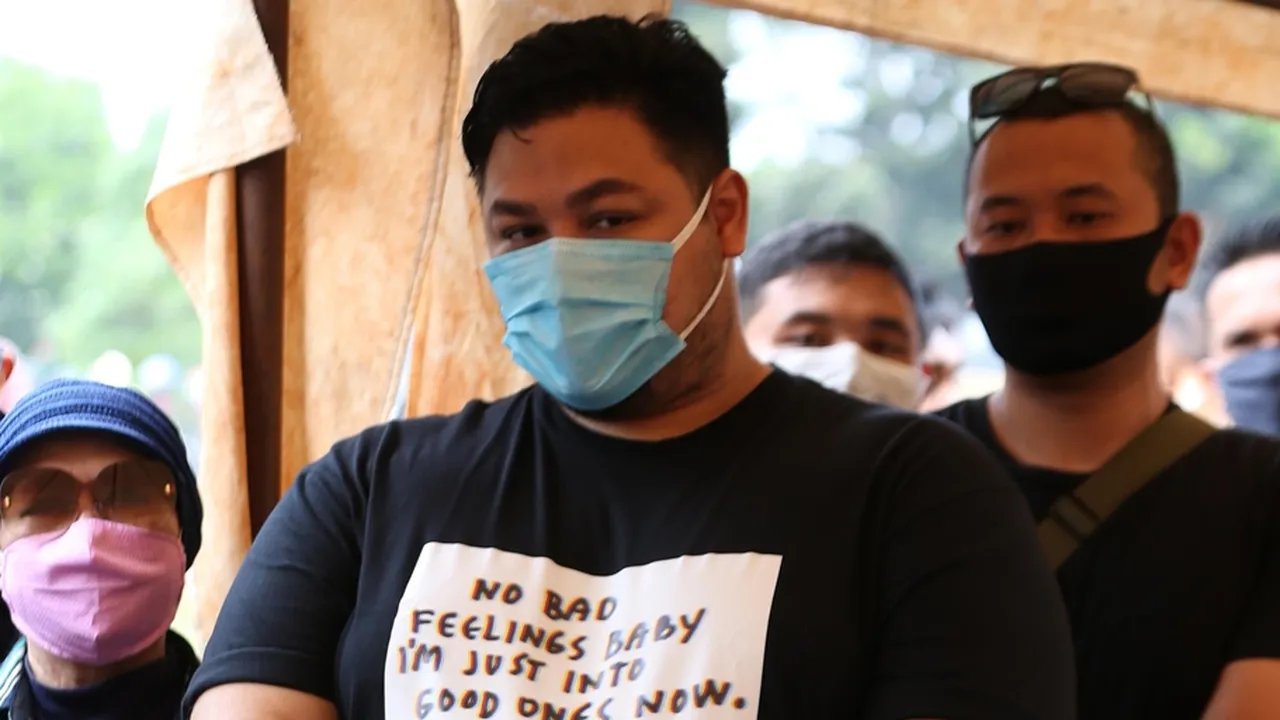 Ivan Gunawan Dapat Karangan Bunga Duka Cita Dari Presiden Jokowi