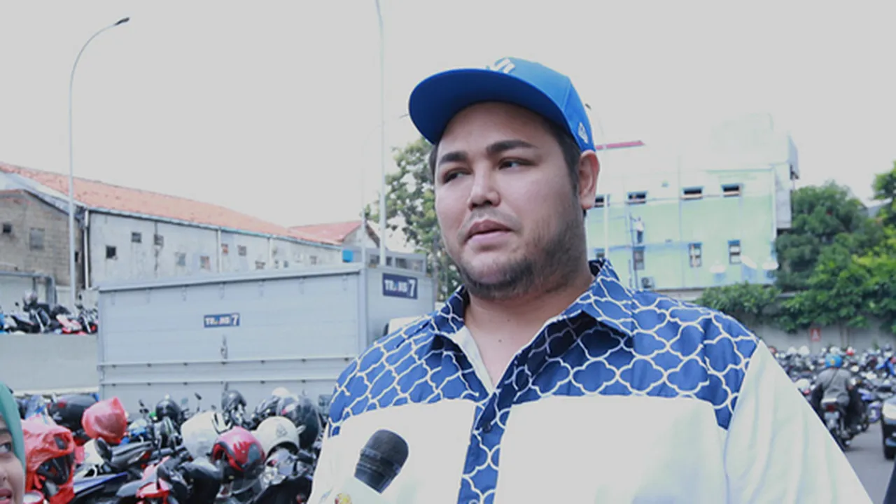 Ivan Gunawan Diperiksa Polisi Karena Kasus Klinik Kecantikan Bermasalah Ivan Gunawan Diperiksa Polisi Karena Kasus Klinik Kecantikan Bermasalah