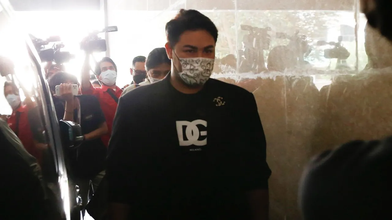Ivan Gunawan Jalani Pemeriksaan DNA Pro Bawa Koper, Apa Isinya?