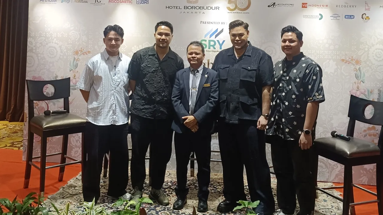 Ivan Gunawan Rilis Koleksi Hijab Terbaru Sebelum Tinggal di Luar Negeri