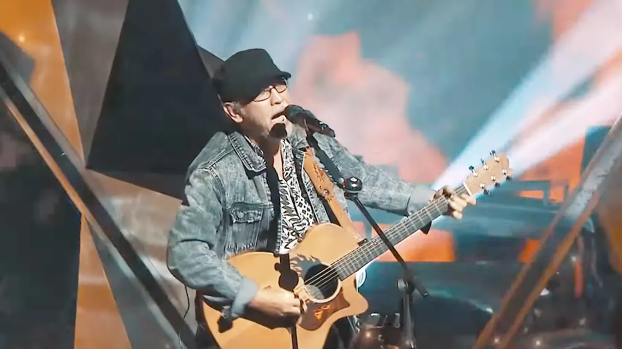 Iwan Fals Goyang Asyik di Konser Kemenangan D'Star 2019
