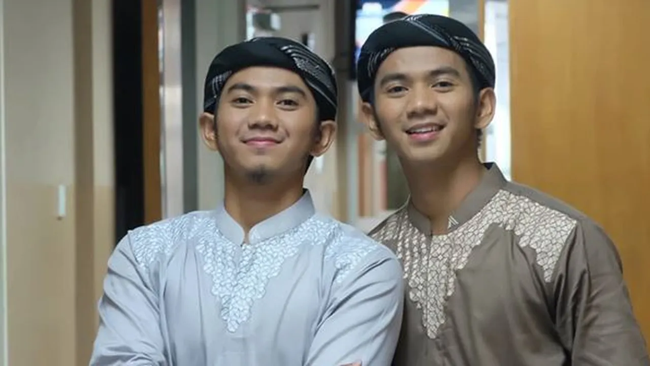 Jadi Anak Kembar, Rizki & Ridho Kerap Salah Dikenali, Termasuk Sama Orang Tua!