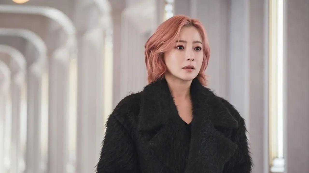 Jadi Malaikat Maut, Intip Gaya Badass Kim Hee Sun dalam Drakor Terbaru 'TOMORROW'