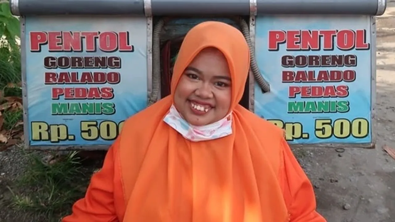 Jadi Queen Pentol Nusantara, Kekeyi Beri Dukungan Pedagang Lewat Banner Jadi Queen Pentol Nusantara, Kekeyi Beri Dukungan Pedagang Lewat Banner