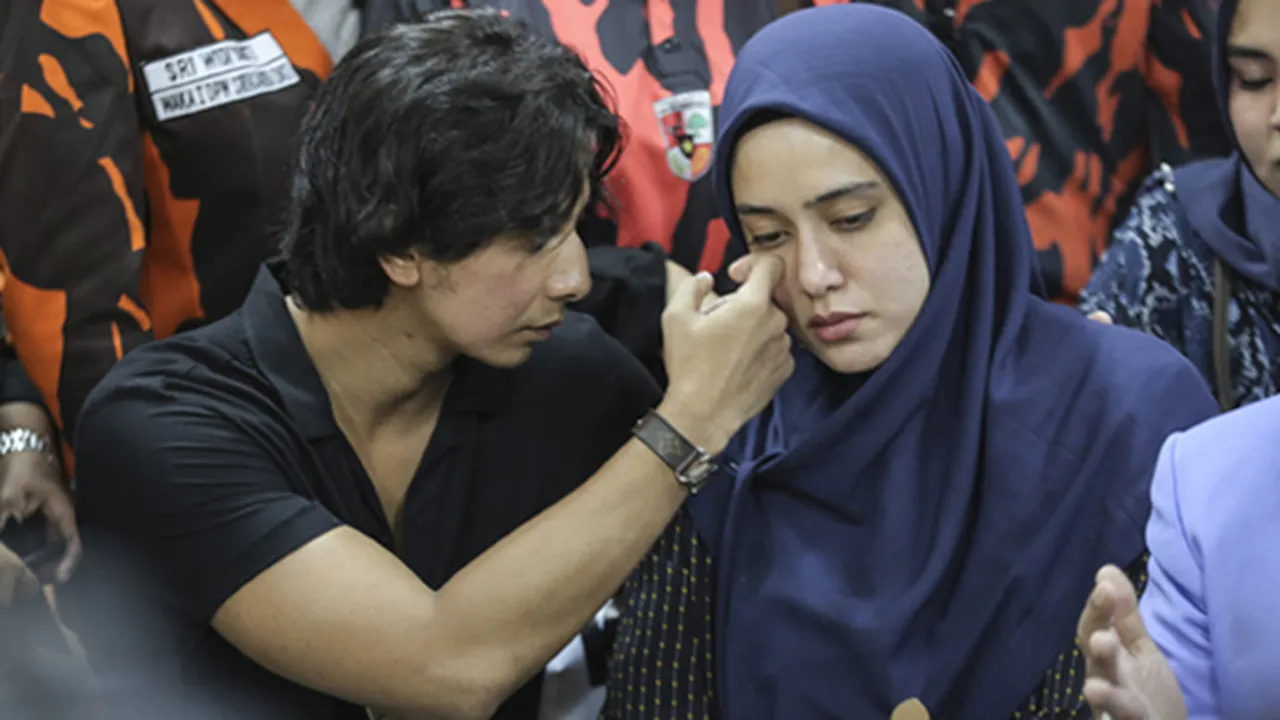 Jadi Saksi Kasus Video Ikan Asin, Fairuz Menangis