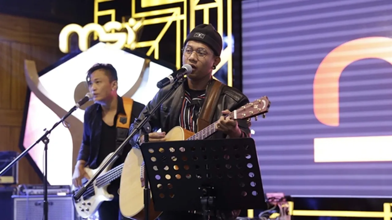 Jalani Debut, Chandra Aditya Rilis Single Ciptaan Charly Van Houten