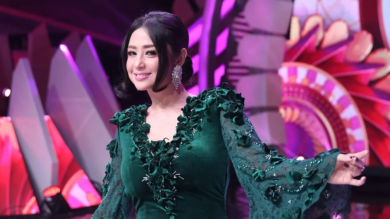 Jalani Puasa di Tengah Pendemi Corona, Dewi Perssik Nggak Lupakan Olahraga