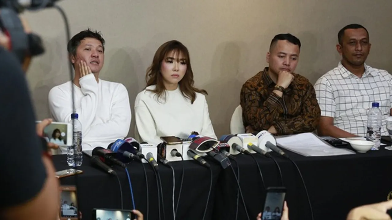 Jalani Sidang Cerai Perdana, Gading Marten dan Gisella Anastasia Kompak Tidak Hadir Jalani Sidang Cerai Perdana, Gading Marten dan Gisella Anastasia Kompak Tidak Hadir