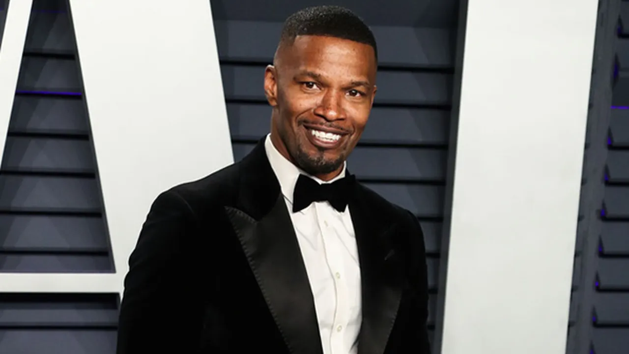 Jamie Foxx Bantah Tuduhan Selingkuh & Pacaran dengan Sela Vave