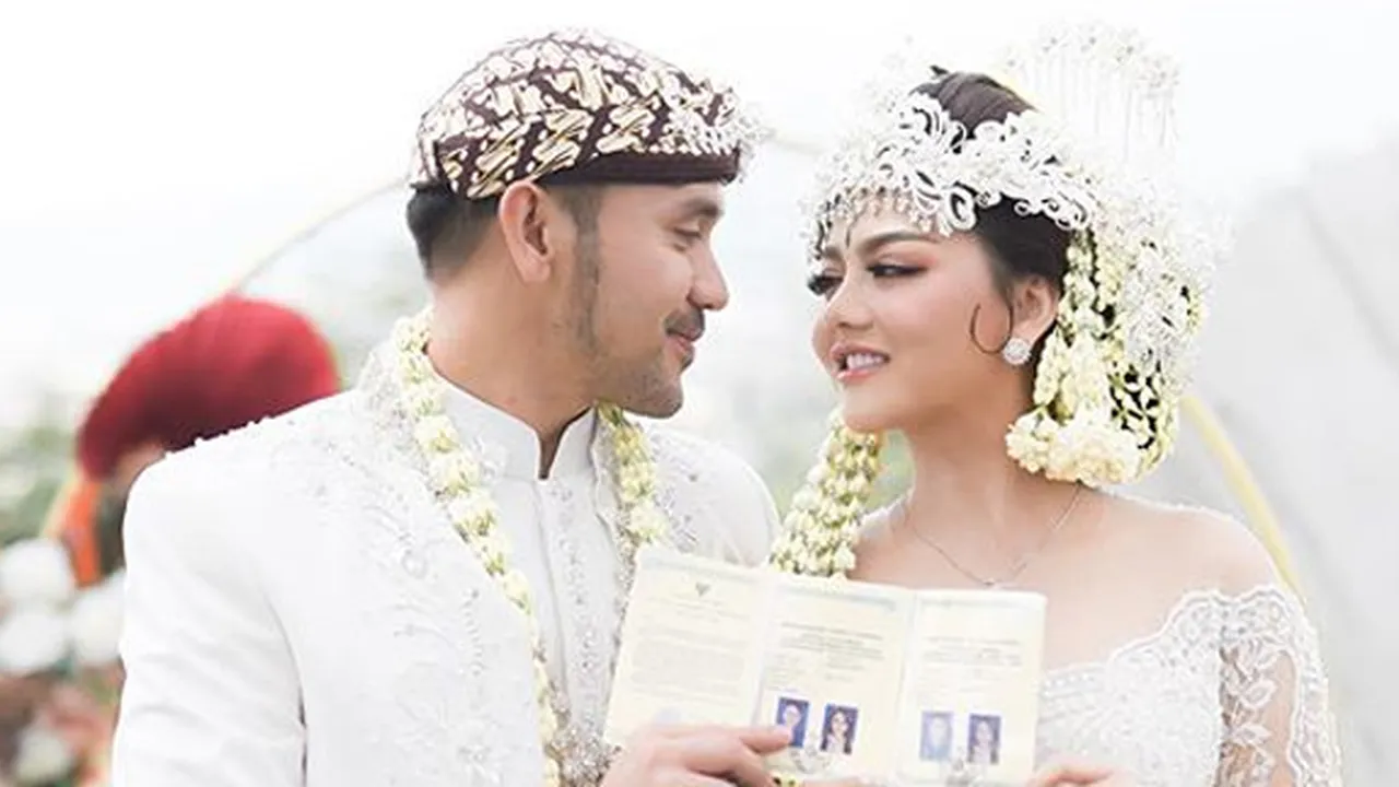 Jenita Janet dan Danu Sofwan Pura-Pura Jadi Dokter-Pasien Sebelum Berhubungan Intim, Gemas banget! Jenita Janet dan Danu Sofwan Pura-Pura Jadi Dokter-Pasien Sebelum Berhubungan Intim, Gemas banget!