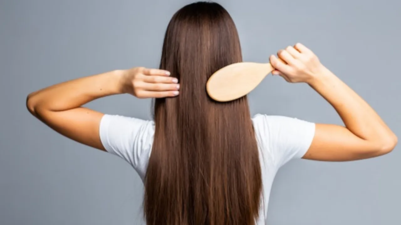 11 Penyebab Rambut Rontok Berlebihan, Berisiko Alami Kebotakan