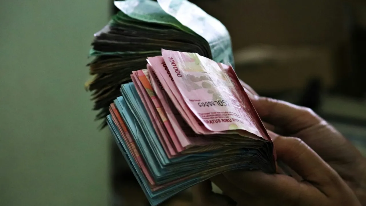 Jangan Sampai Tertipu, Ini Cara Mudah Bedakan Uang Palsu dan Asli