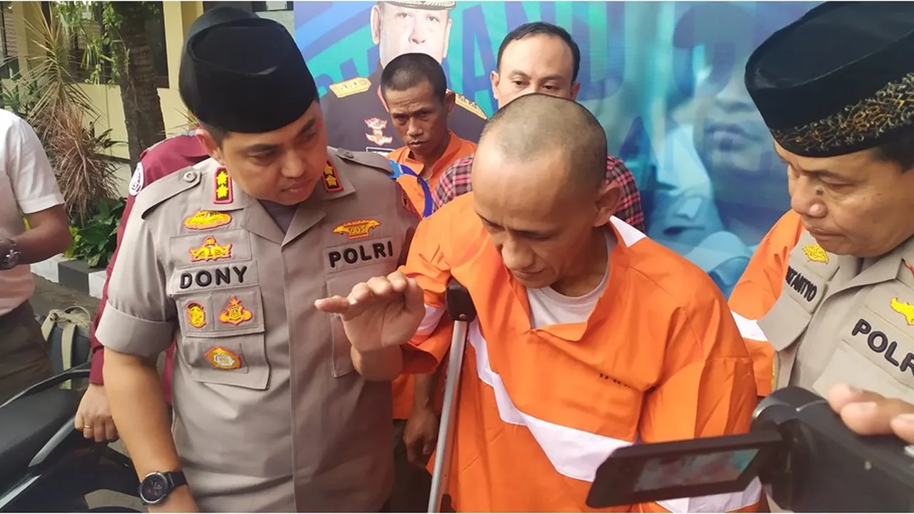 Jarah Isi 20 Rumah di Kota Malang, Pria Ini Dilumpuhkan Dengan Timah Panas Jarah Isi 20 Rumah di Kota Malang, Pria Ini Dilumpuhkan Dengan Timah Panas