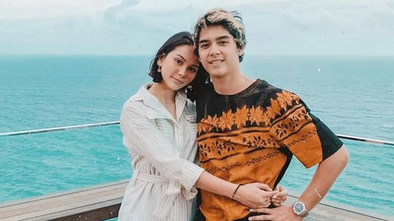 Jarang Bersama - Dikabarkan Putus, Ternyata Al Ghazali & Alyssa Daguise LDR-an Jarang Bersama - Dikabarkan Putus, Ternyata Al Ghazali & Alyssa Daguise LDR-an