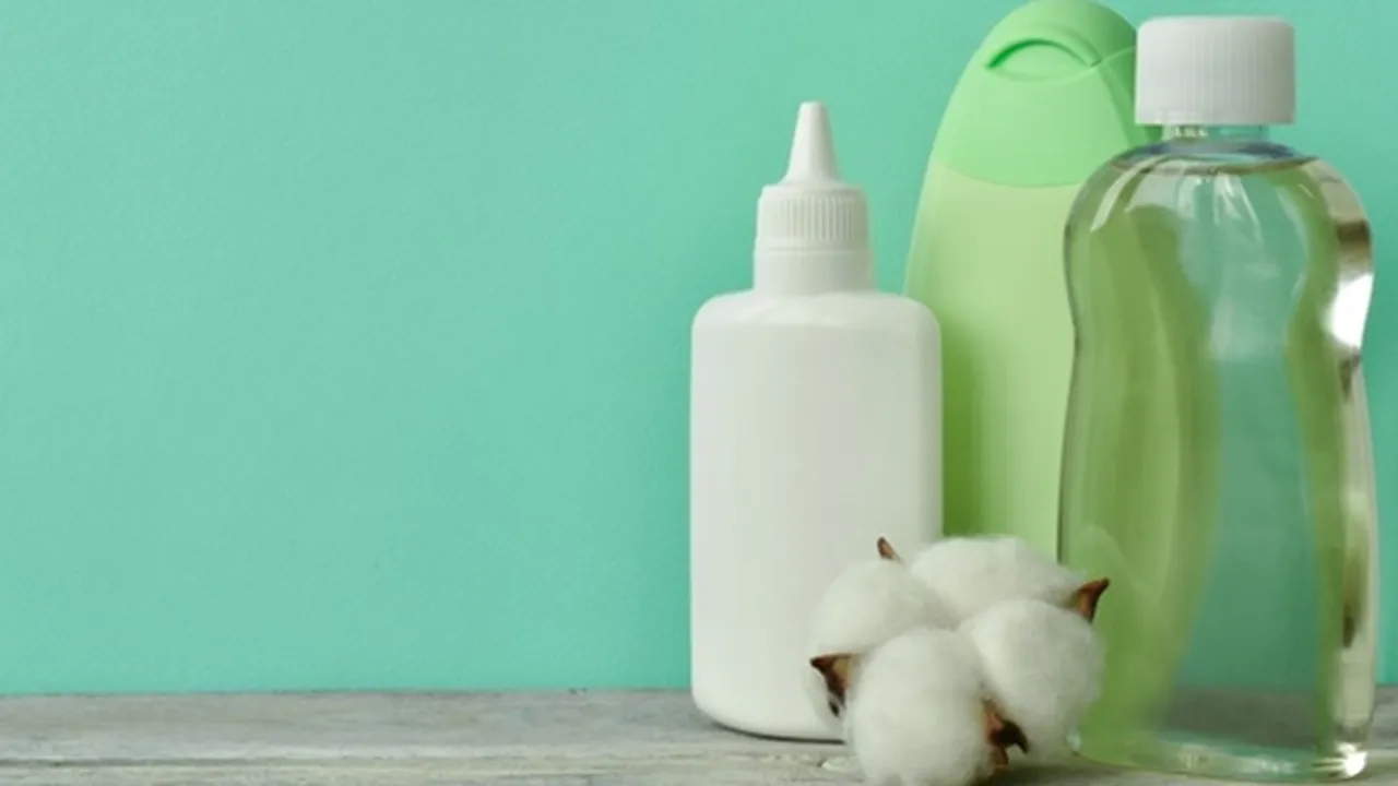 Banyak yang Nggak Tahu, Ternyata Ini 8 Manfaat Baby Oil yang Sebenarnya