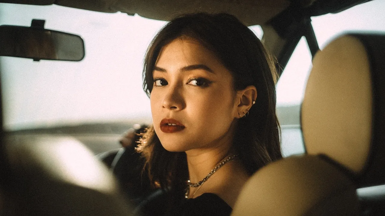 Jasmine Nadya Curahkan Penyesalan di Single Terbaru "Sorry I Phone You"