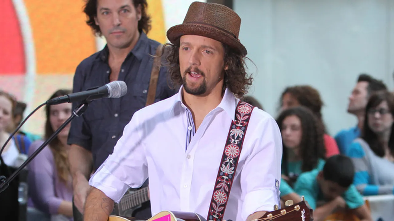 Jason Mraz Rayakan Perilisan Album Baru Sambil Bawakan Hits Klasik Jason Mraz Rayakan Perilisan Album Baru Sambil Bawakan Hits Klasik