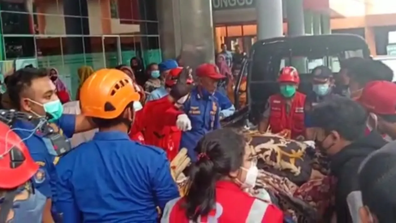 Jatuh dari Lift, Evakuasi Pria Obesitas di Malang Habiskan Waktu Hingga 3 Jam Lebih