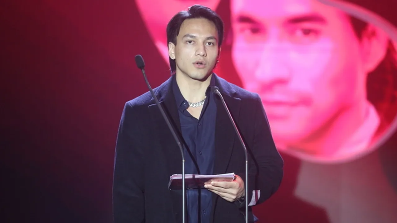 Jefri Nichol Temui Psikolog Demi Dalami Perannya Sebagai Sindrom Asperger Jefri Nichol Temui Psikolog Demi Dalami Perannya Sebagai Sindrom Asperger