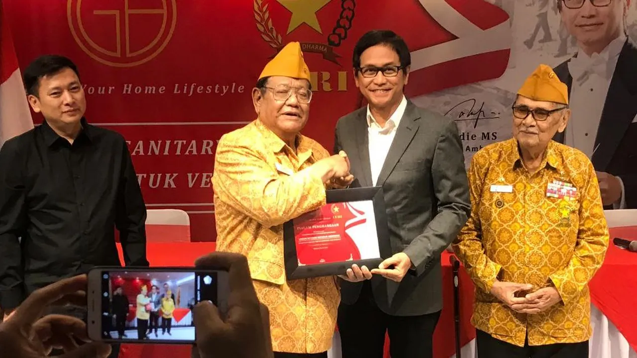Jelang 17 Agustus, Addie MS Berikan Donasi untuk Veteran Perang Indonesia Jelang 17 Agustus, Addie MS Berikan Donasi untuk Veteran Perang Indonesia