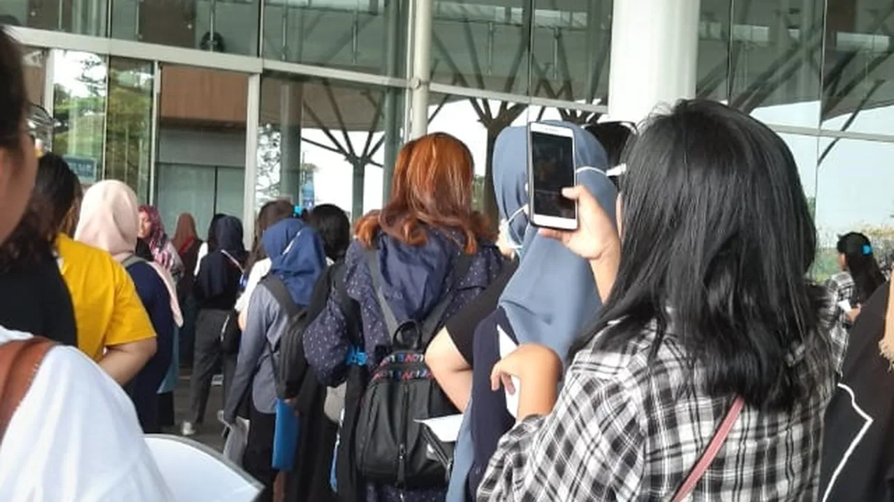 Jelang Konser Super Junior di Jakarta, Fans Sudah Mulai Antri Tukar Tiket Jelang Konser Super Junior di Jakarta, Fans Sudah Mulai Antri Tukar Tiket