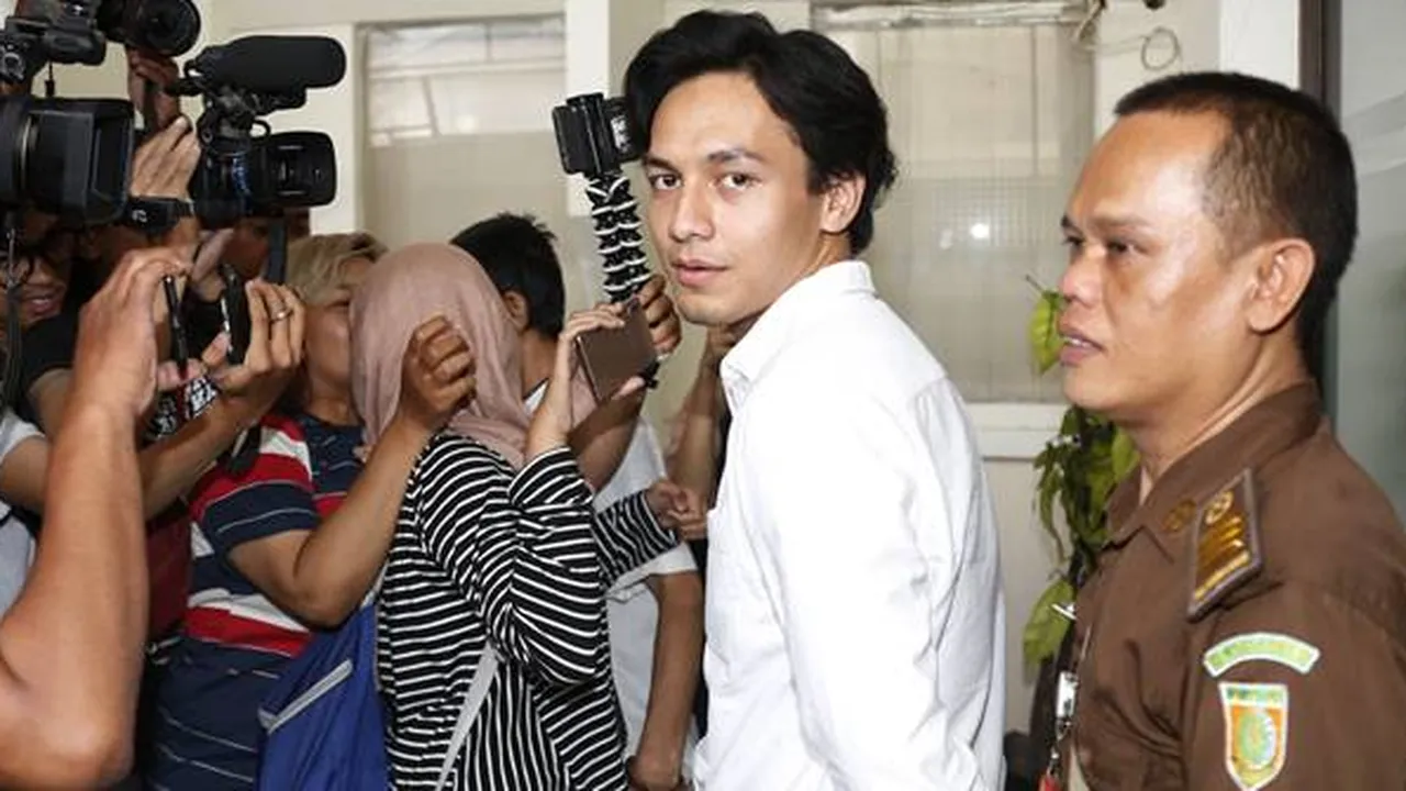 Jelang Sidang Putusan, Jefri Nichol Dapat Coklat Dari Fans