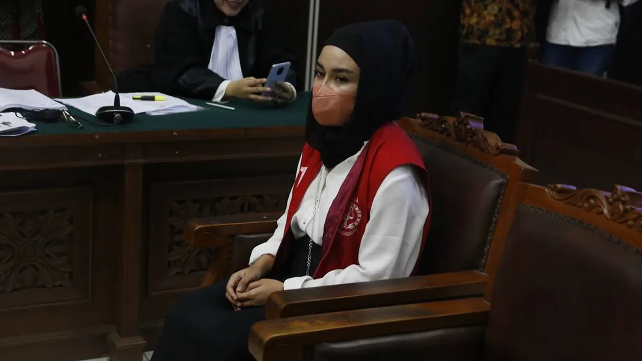 Jelang Sidang Tuntutan, Medina Zein Banyak Berdoa