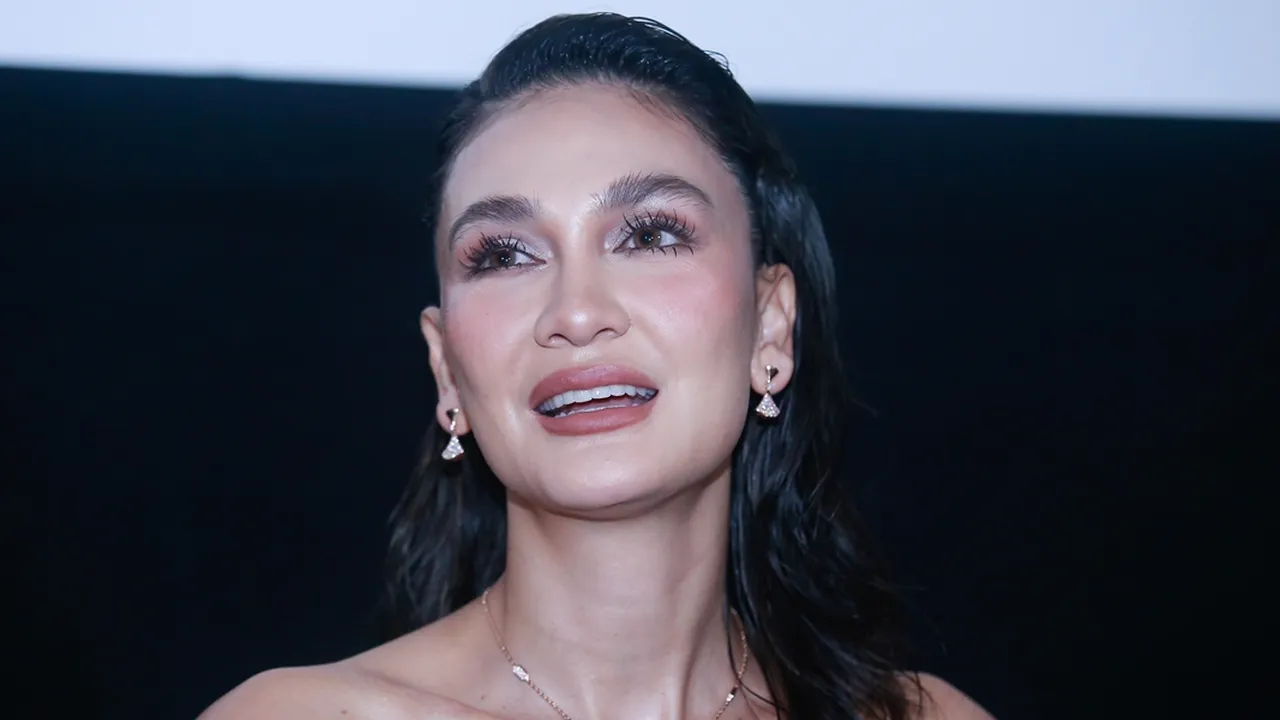 Jelang Tahun Baru 2024, Luna Maya Mengaku Tak Punya Target dan Resolusi Jelang Tahun Baru 2024, Luna Maya Mengaku Tak Punya Target dan Resolusi