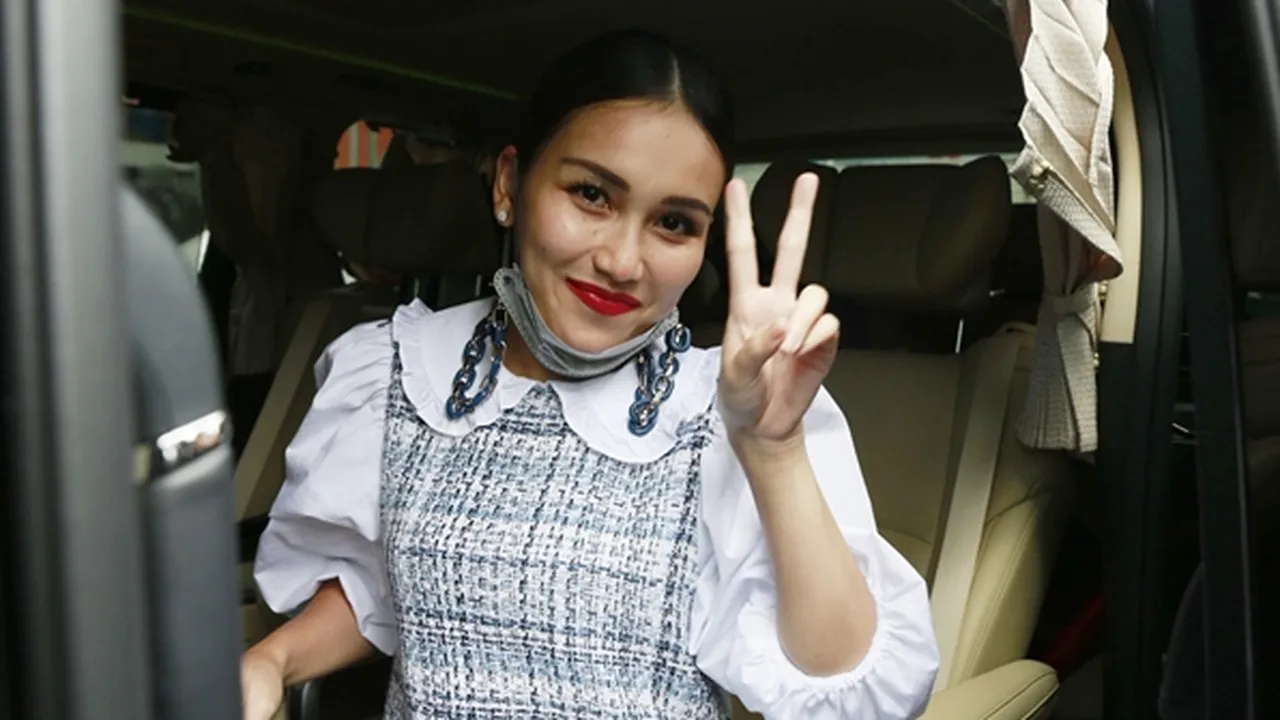 Jelang Usia 30 Tahun, Ayu Ting Ting Beberkan Rahasia Makin Glowing dan Cantik dengan Pipi Tirus