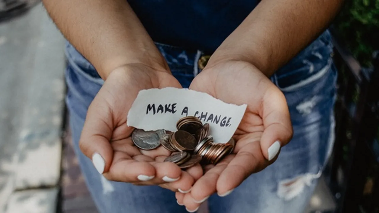 Jelaskan Arti Infaq Beserta Perbedaannya dengan Zakat dan Sedekah