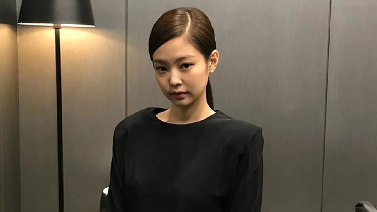 Jennie BLACKPINK Pakai Baju Terawang, Fans Pun Menggila