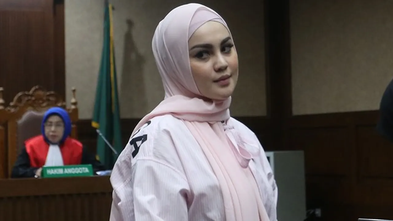 Jennifer Dunn Bantah Dirayu Terdakwa Kasus Korupsi Wawan, Tapi Sempat Berlibur ke Bali dan Australia Jennifer Dunn Bantah Dirayu Terdakwa Kasus Korupsi Wawan, Tapi Sempat Berlibur ke Bali dan Australia