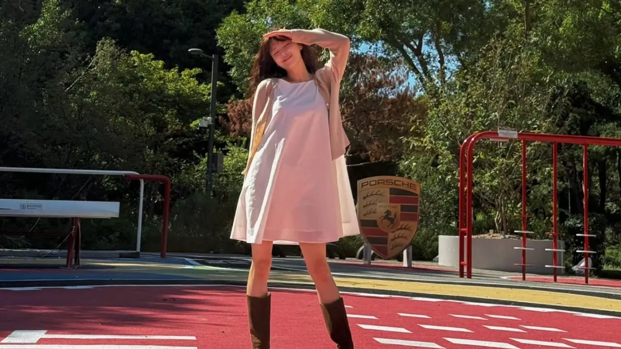 Jeongyeon TWICE Tunjukkan Gaya Transisi Musim Gugur,  Pakai Cardigan dan Boots