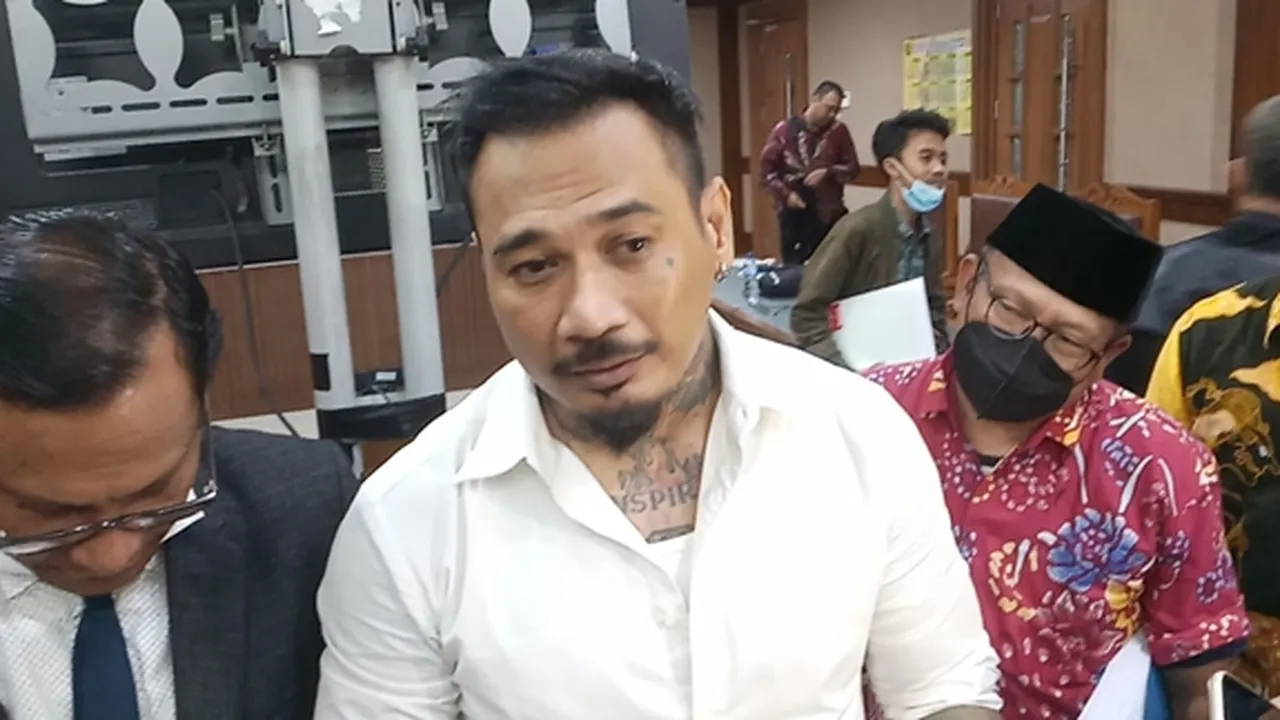 Jerinx SID Minta Keadilan, Perlihatkan Foto Diduga Adam Deni Hina Presiden Jokowi