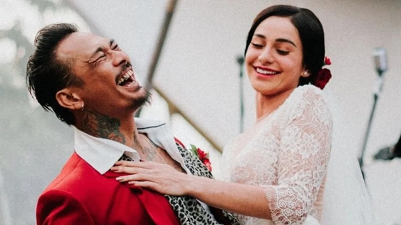 Jerinx Superman Is Dead Bebas Murni, Nora Alexandra Jemput Sang Suami di Lapas