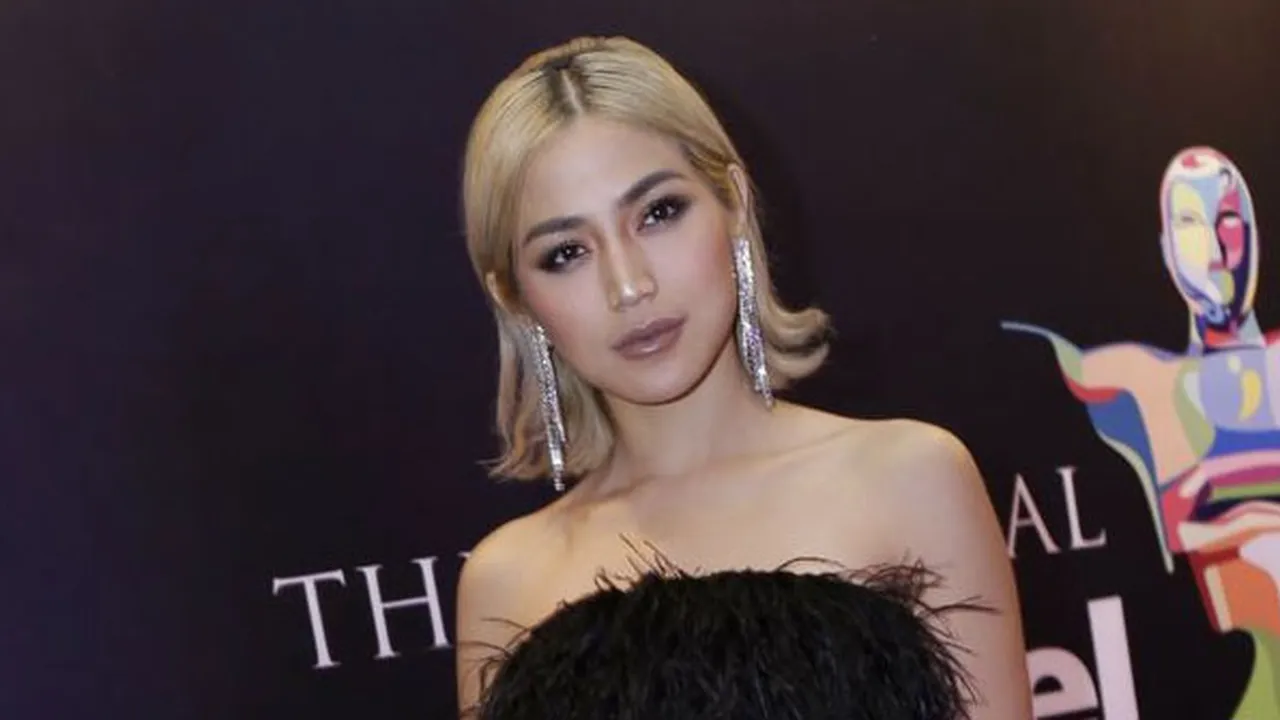 Jessica Iskandar Antar Mama ke Korea untuk Operasi Plastik