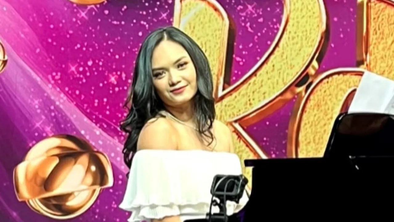 Jessica Novalia Iringi Para Finalis Kontes Dangdut Lewat Alunan Piano