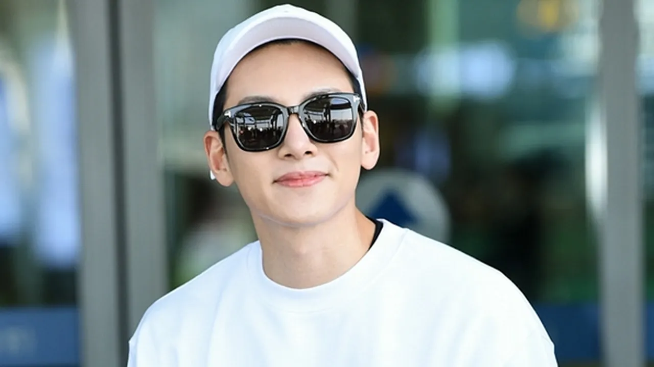 Ji Chang Wook Terbang ke Jepang Untuk Pemotretan Pertama Pasca Wamil