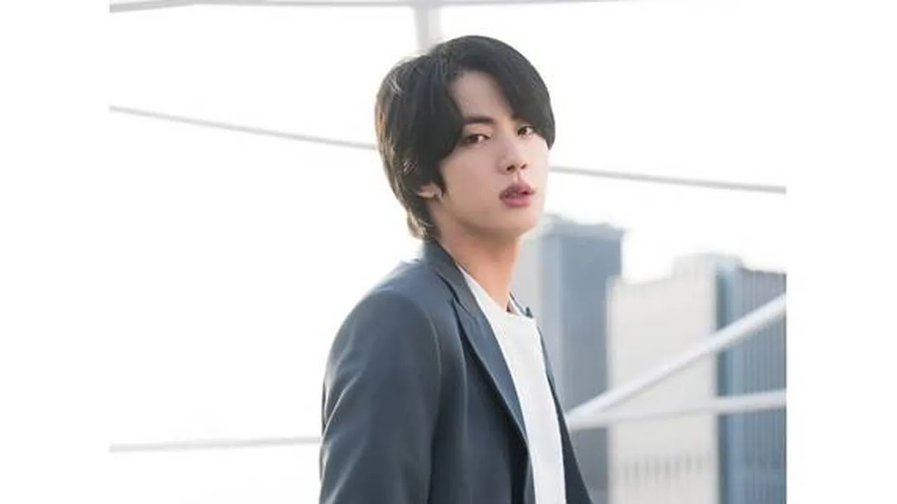 Jin BTS Dapat 'Surat Cinta' dari Anak Penerima Donor Jantung