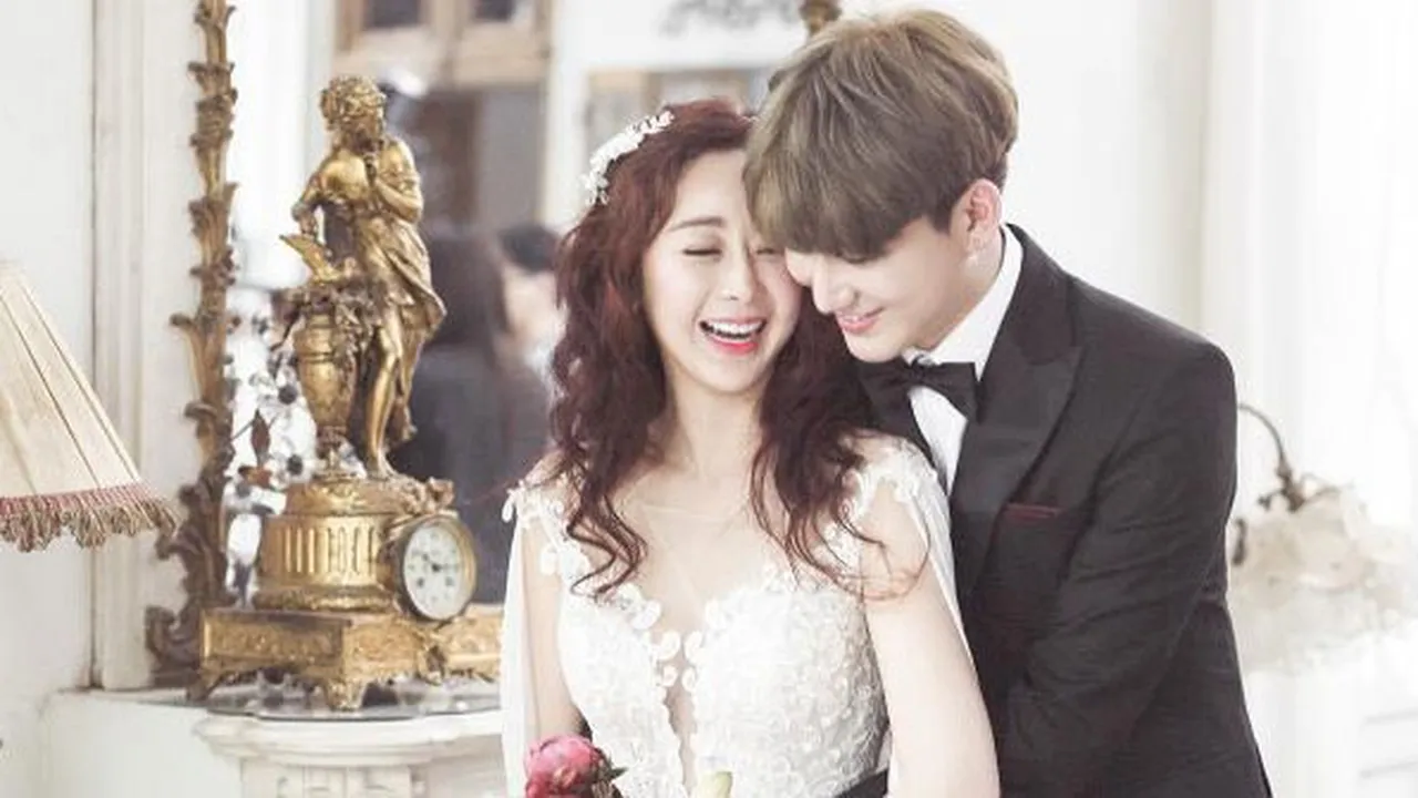 Jin Hua Jatuh Cinta Pada Pandangan Pertama ke Ham So Won yang 18 Tahun Lebih Tua Jin Hua Jatuh Cinta Pada Pandangan Pertama ke Ham So Won yang 18 Tahun Lebih Tua