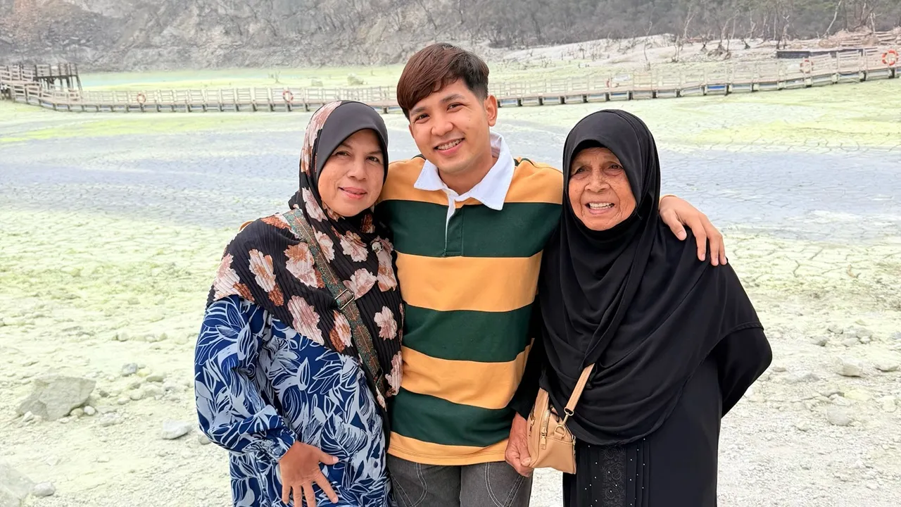 Jirayut Ajak Keluarga Jalan-Jalan ke Ciwidey, Bahagia Bisa Liburan Bareng Jirayut Ajak Keluarga Jalan-Jalan ke Ciwidey, Bahagia Bisa Liburan Bareng