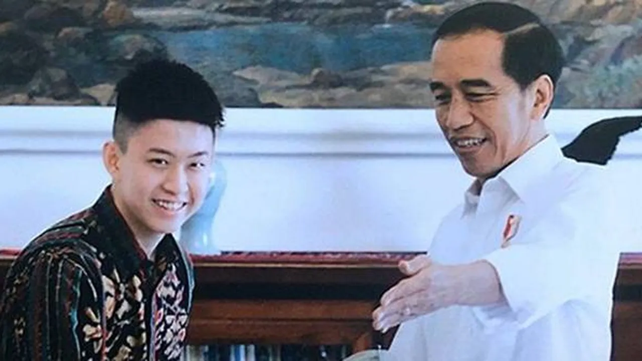 Jokowi Ajak Rich Brian Lihat Kambing Peliharaan, Mau Collab?