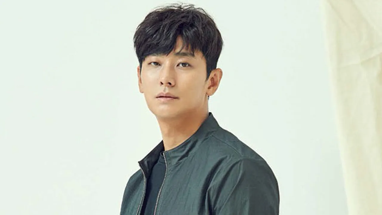 Joo Ji Hoon Ditawari Main Drama Adaptasi Webtoon, Bakal Segera Comeback?